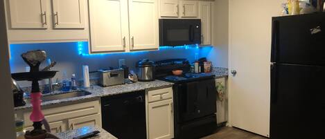 Microondas, lavavajillas y utensilios de cocina