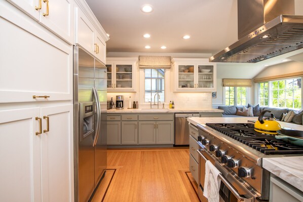 Dining tables, kitchen islands