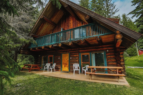 Luxury Quadruple Room | Depan hartanah