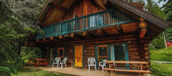 Helmcken Falls Lodge