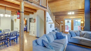 Living area - 'The InnLet' - Comfy Cabin By Conkling Marina (Worley)