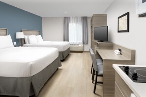Individually decorated, individually furnished, desk, laptop workspace - WoodSpring Suites Portland Vancouver (Vancouver)