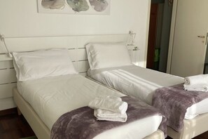 1 chambre, fer et planche à repasser, Wi-Fi, draps fournis