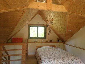 2 bedrooms, iron/ironing board, free WiFi