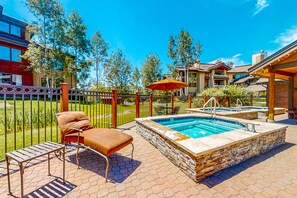 Bain à remous extérieur