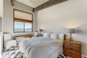 2 bedrooms, iron/ironing board, Internet, bed sheets