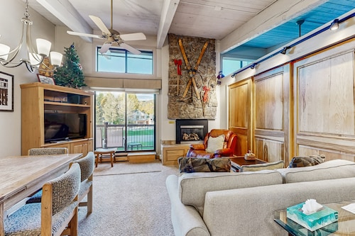 Ski-In/Out Top-Floor Condo w/Free WiFi, Fireplace, and Shared W/D, Hot Tub, Pool