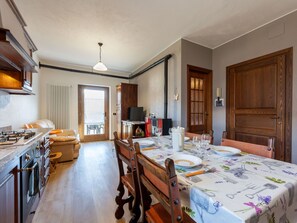 Horno, lavavajillas, tostadora y trona infantil