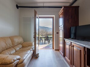 TV - Nice apartment for 4 guests with WIFI, pool, TV, terrace and pets allowed (Chez Croiset)