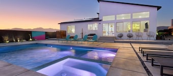 Sunray House Modern Getaway Pool Spa Tesla Charger