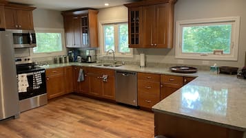 KylskÄp, mikrovÄgsugn, ugn och spishÀll