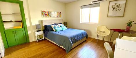 1 habitación, escritorio, tabla de planchar con plancha y wifi gratis