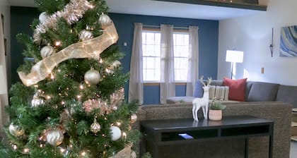 Spacious Retreat with Hot Tub, and Walking Trails