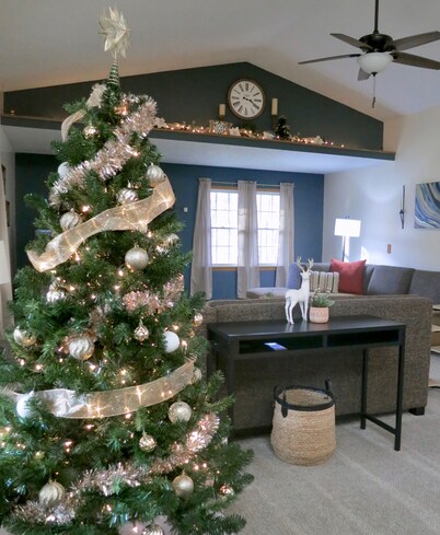 Spacious Retreat with Hot Tub, and Walking Trails