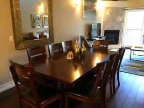 Dining - "La Sierra/Los Picos" - At Summit GR - Penthouse 1539 sqft! (Canmore)