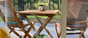 Creekside Oasis with private hot tub