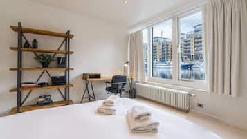 5 quartos, ferros/tábuas de passar roupa, Wi-Fi, roupa de cama