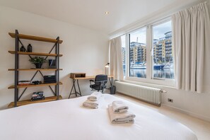 5 bedrooms, iron/ironing board, WiFi, bed sheets