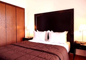 2 bedrooms, bed sheets