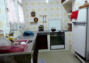 Réfrigérateur, four, plaque de cuisson