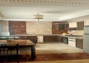 Kühlschrank, Ofen, Herdplatte