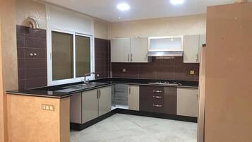 Réfrigérateur, four, plaque de cuisson