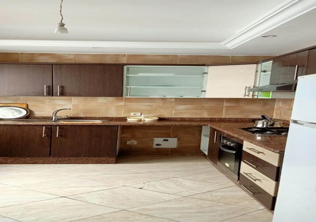 Fridge, oven, stovetop, cookware/dishes/utensils