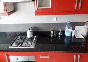 Fridge, oven, stovetop, cookware/dishes/utensils - Pool view apartment in Ricoflores Beach II 4847 (El Mansouria)
