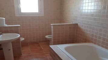 Bathtub, bidet