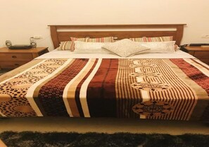 2 bedrooms, iron/ironing board