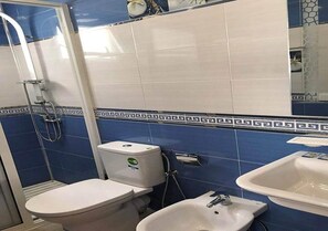 Shower, bidet - Studio in villa sea view in Asilah 4917 (Asilah)