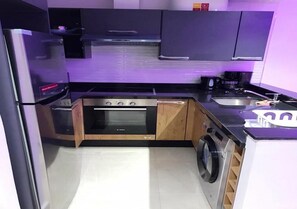 Réfrigérateur, four, plaque de cuisson, lave-vaisselle