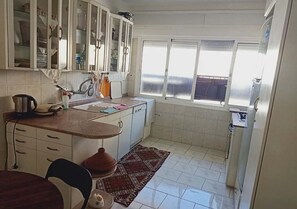 Réfrigérateur, four, plaque de cuisson, lave-vaisselle