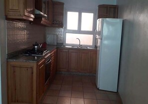 Réfrigérateur, four, plaque de cuisson