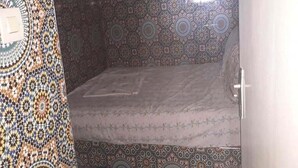 A room with patterned walls and a bed. - Sea Front Apartment in Taghazout 4960 (Taghazout)