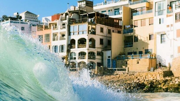 A coastal building with balconies overlooking the sea. - Pleasant Sea Front Apartment in Taghazout 4966 (Taghazout)