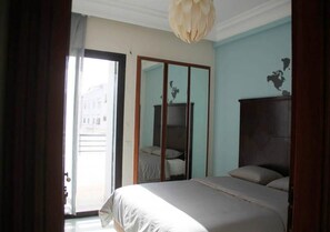 3 chambres, fer et planche à repasser