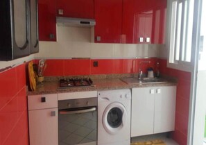 Réfrigérateur, four, plaque de cuisson