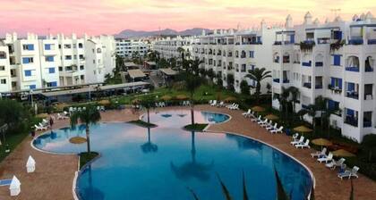 Superb waterfront apartment in Sania Plage 5031