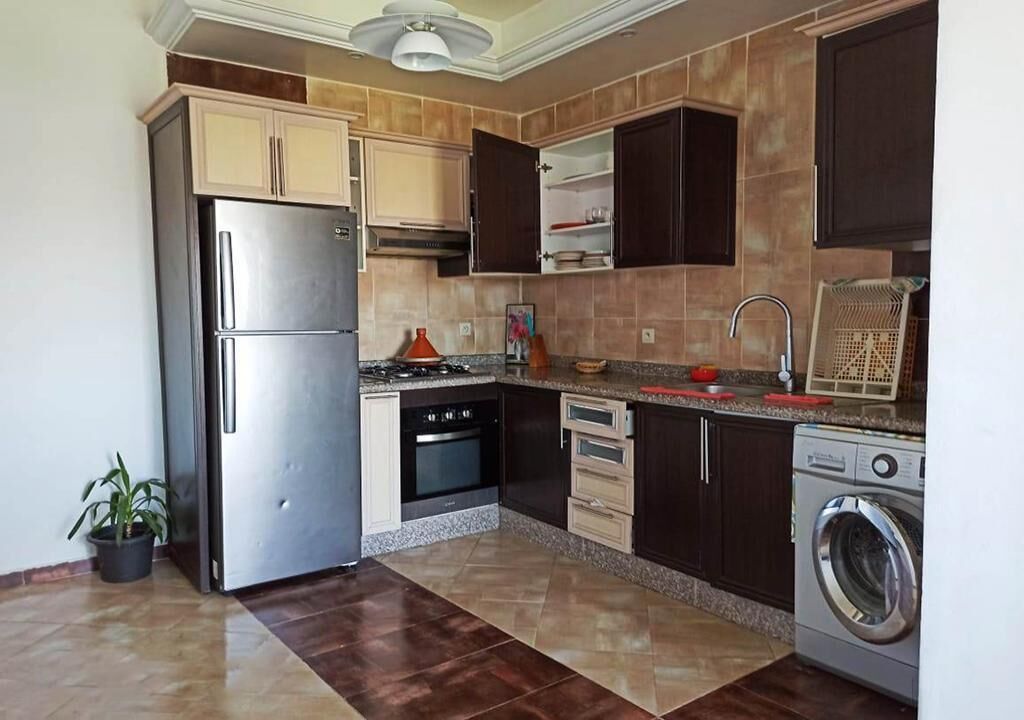 Fridge, oven, stovetop, cookware/dishes/utensils