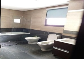 Bathtub, bidet
