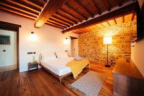 5 camere, ferro/asse da stiro, culla da viaggio, Wi-Fi gratuito