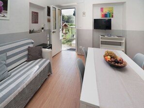 TV - Apartment Grigio by Interhome (Germignaga)