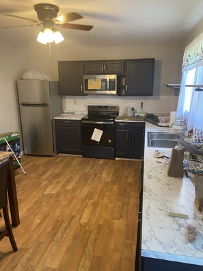 Private kitchen - 500 A Terry AVE  (Oak Hill)