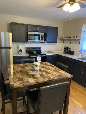Private kitchen - 500 A Terry AVE  (Oak Hill)
