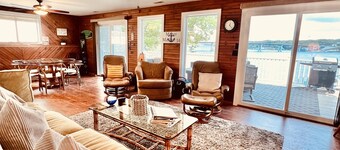 LAKE TIME @ THIS SPACIOUS HOUSE ON THE WATER + BOAT+SWIM+RELAX+GREAT AMMENITIES
