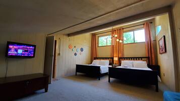 4 bedrooms, iron/ironing board, free WiFi, bed sheets