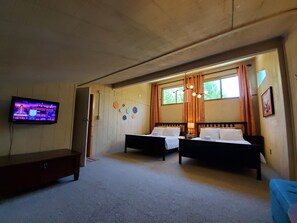 4 bedrooms, iron/ironing board, free WiFi, bed sheets
