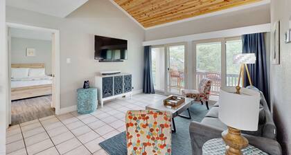 Contemporary Condo w/ Fast WiFi, Shared Pool, Pool Spa, Tennis, & Boat Dock