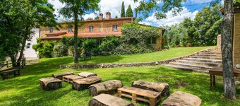 Cosy apartment in villa for 4 people with pool, TV and patio